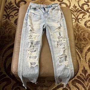 American Eagle stretch light wash distressed mom jeans size 00!